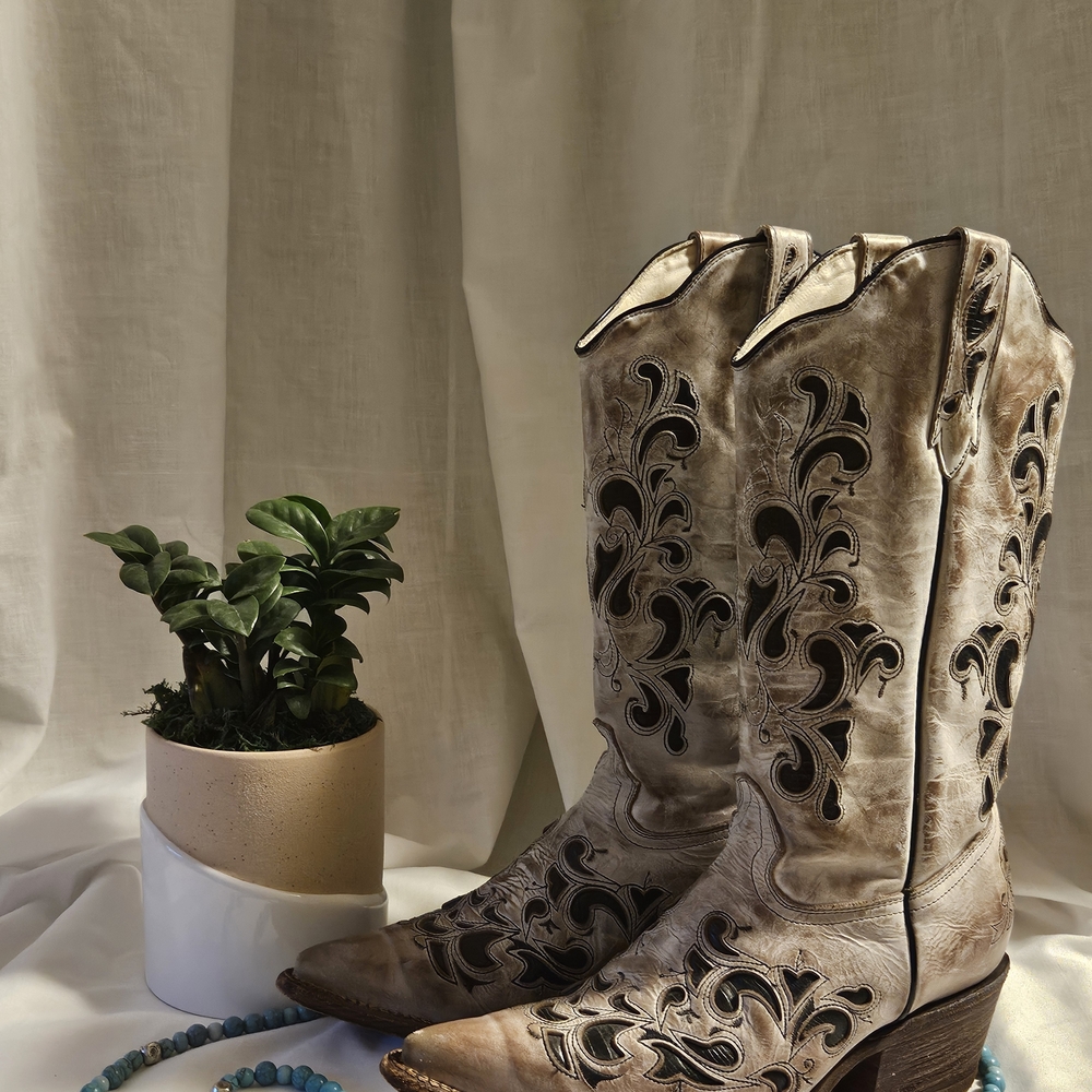 J.B. Dillon Cream and Black Cowboy Boots - Picture 9 of 11